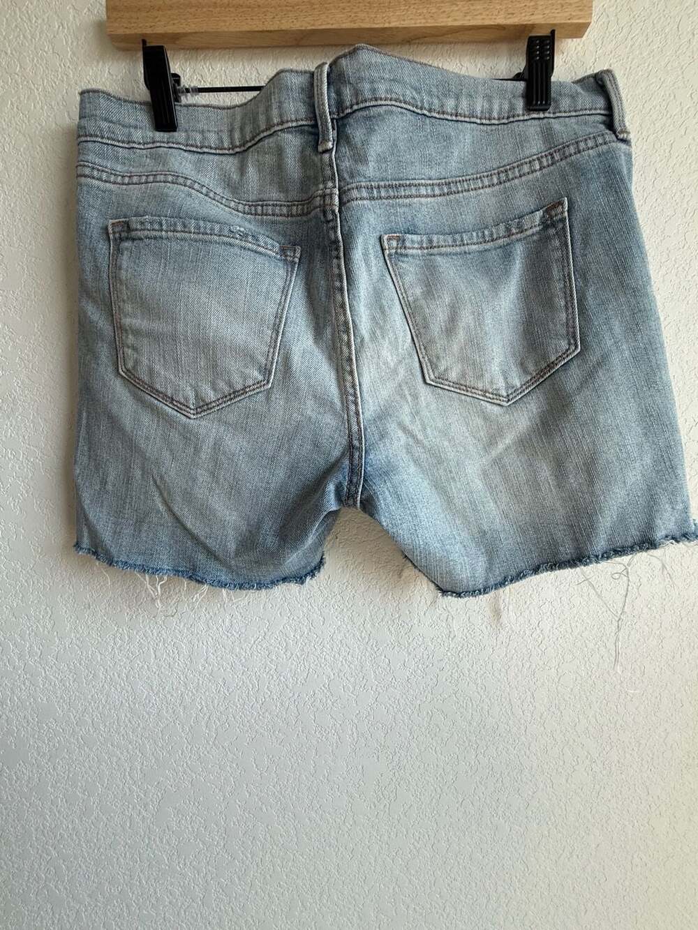 Old Navy Mid-Rise Distressed Button-Fly Cut-Off Denim Shorts - Picture 3 of 4